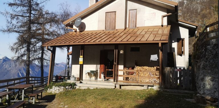rifugio stoppani lecco laghi e valli