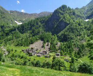 Le croci rupestri di Premana: misteri incisi nella roccia tra storia, fede e archeologia alpina