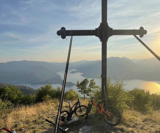 Monte San Defendente: un’avventura in mountain bike tra vette e panorami mozzafiato