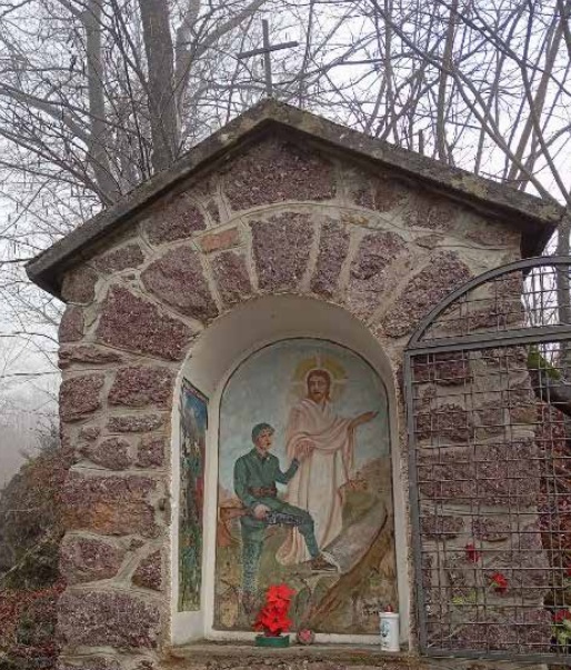 Cappelletta del Soldato: la Seconda Guerra Mondiale dipinta sulla via per Parlasco