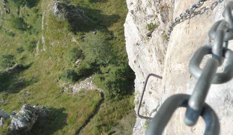 In vetta al Monte Due Mani lungo la ferrata Contessi