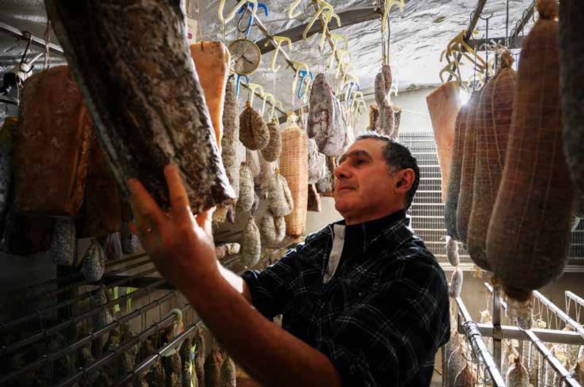 Santuario della Madonna delle Lacrime, a Lezzeno: luogo di fede, miracoli e devozione 12 SALAME