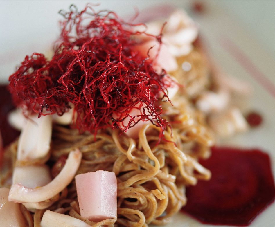 Tagliolini di castagne con Bitto e calamari: la ricetta della Valsassina che unisce lago e montagna